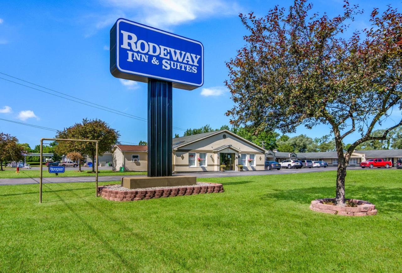 Rodeway Inn Weedsport Bagian luar foto