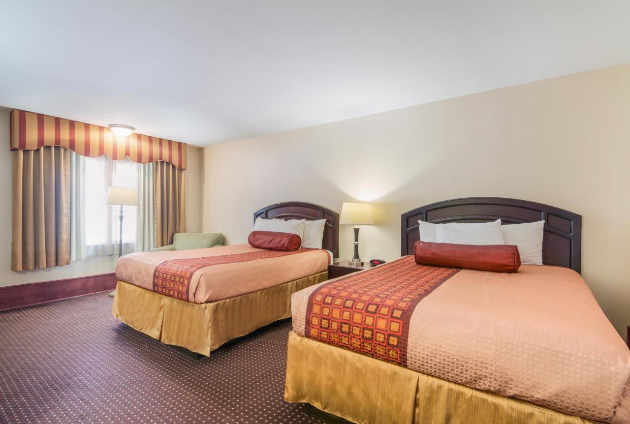 Rodeway Inn Weedsport Bagian luar foto