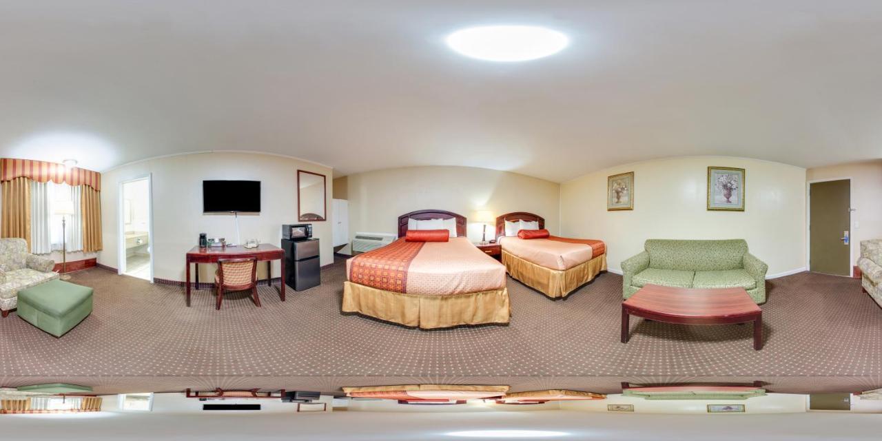 Rodeway Inn Weedsport Bagian luar foto