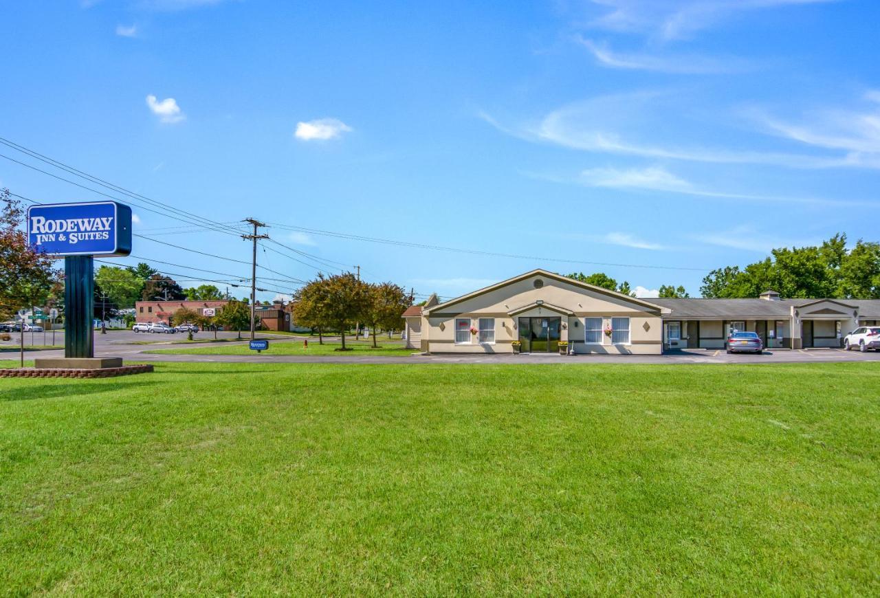 Rodeway Inn Weedsport Bagian luar foto