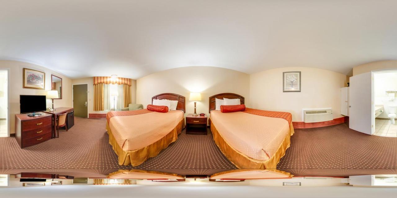 Rodeway Inn Weedsport Bagian luar foto