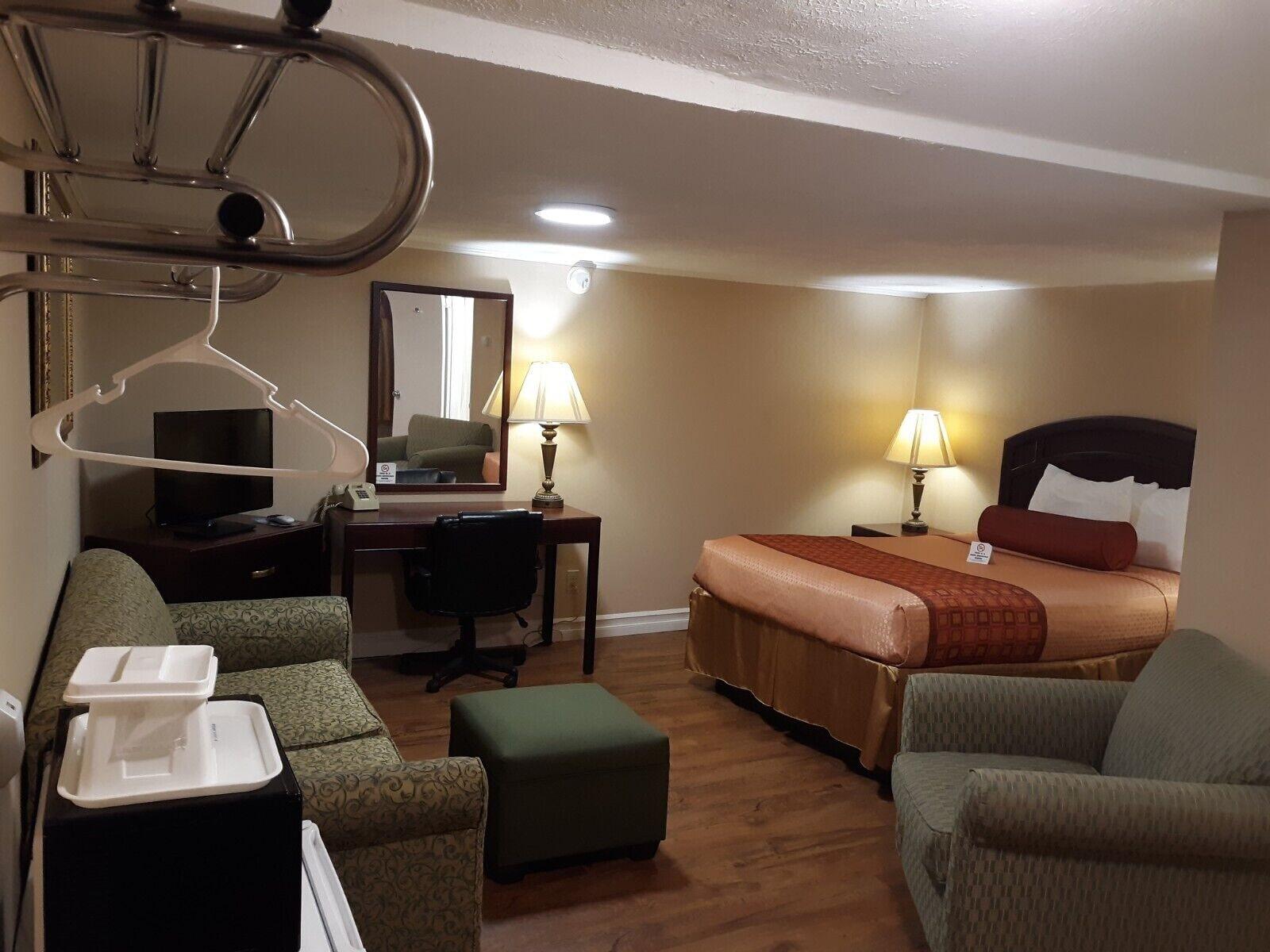 Rodeway Inn Weedsport Bagian luar foto