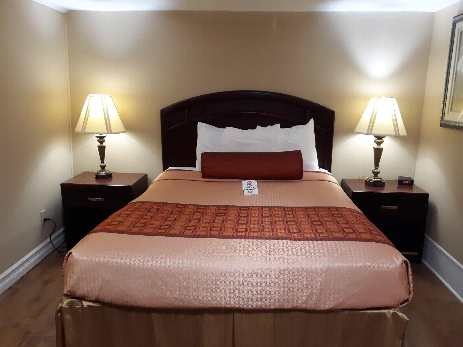Rodeway Inn Weedsport Bagian luar foto