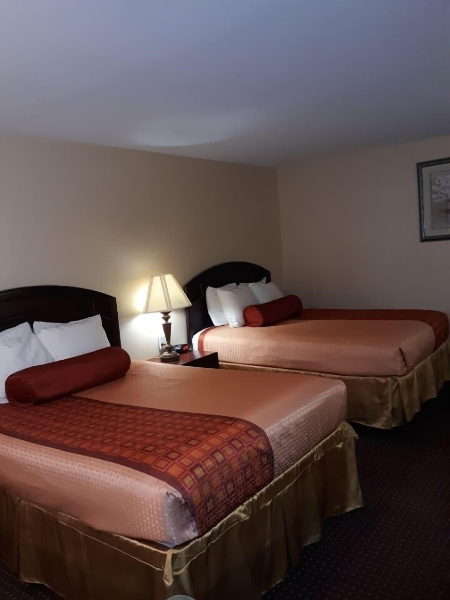 Rodeway Inn Weedsport Bagian luar foto