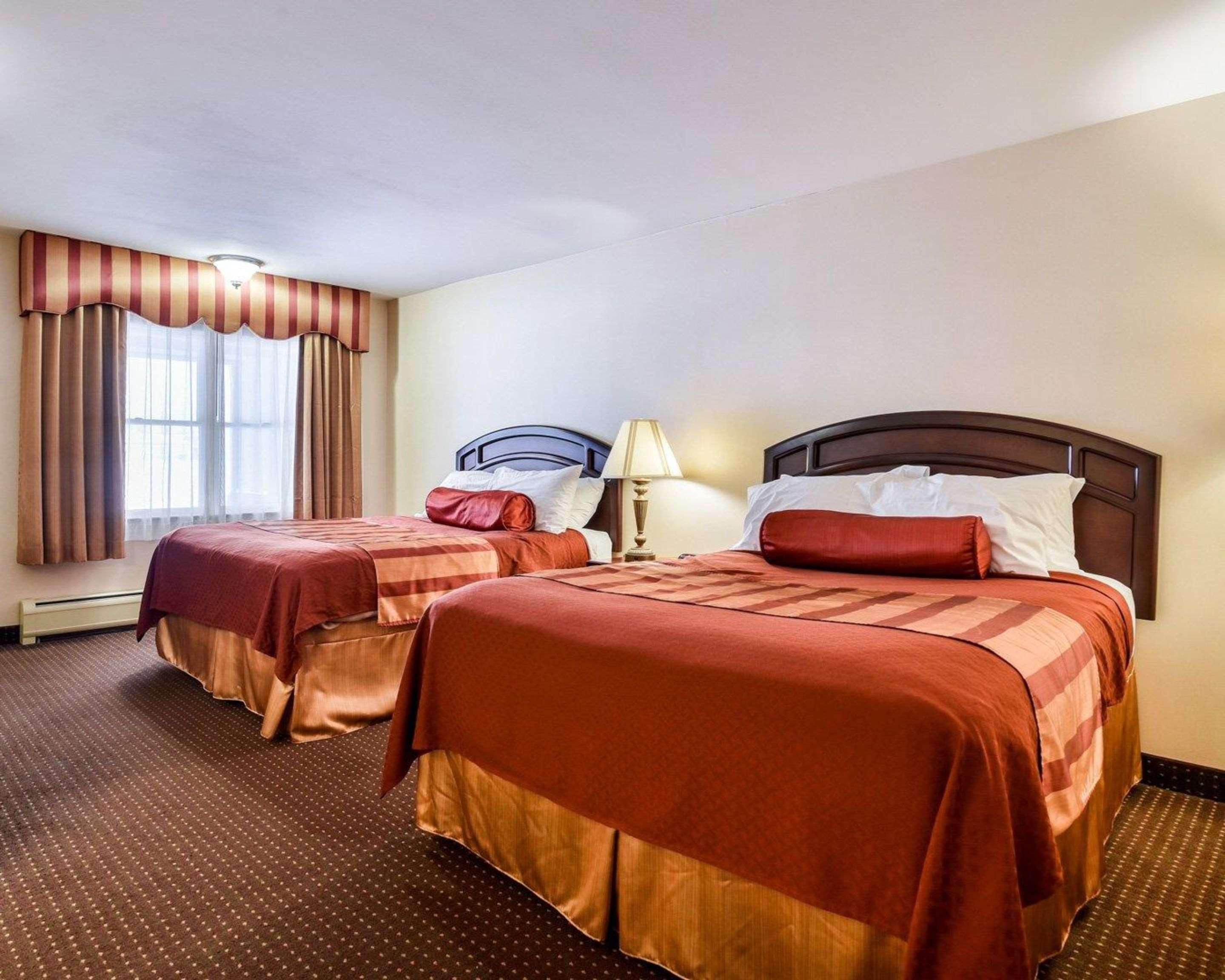 Rodeway Inn Weedsport Bagian luar foto
