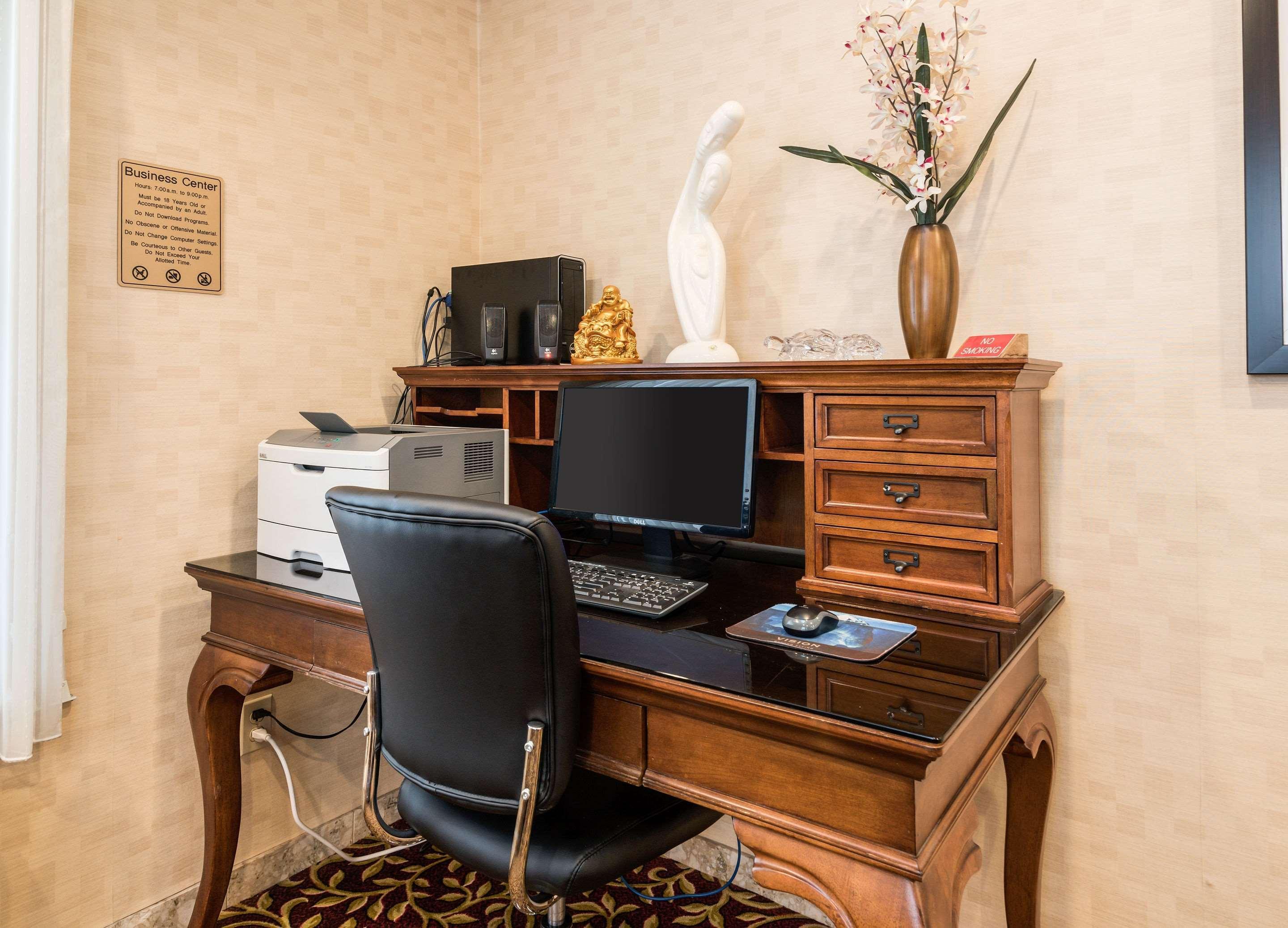 Rodeway Inn Weedsport Bagian luar foto