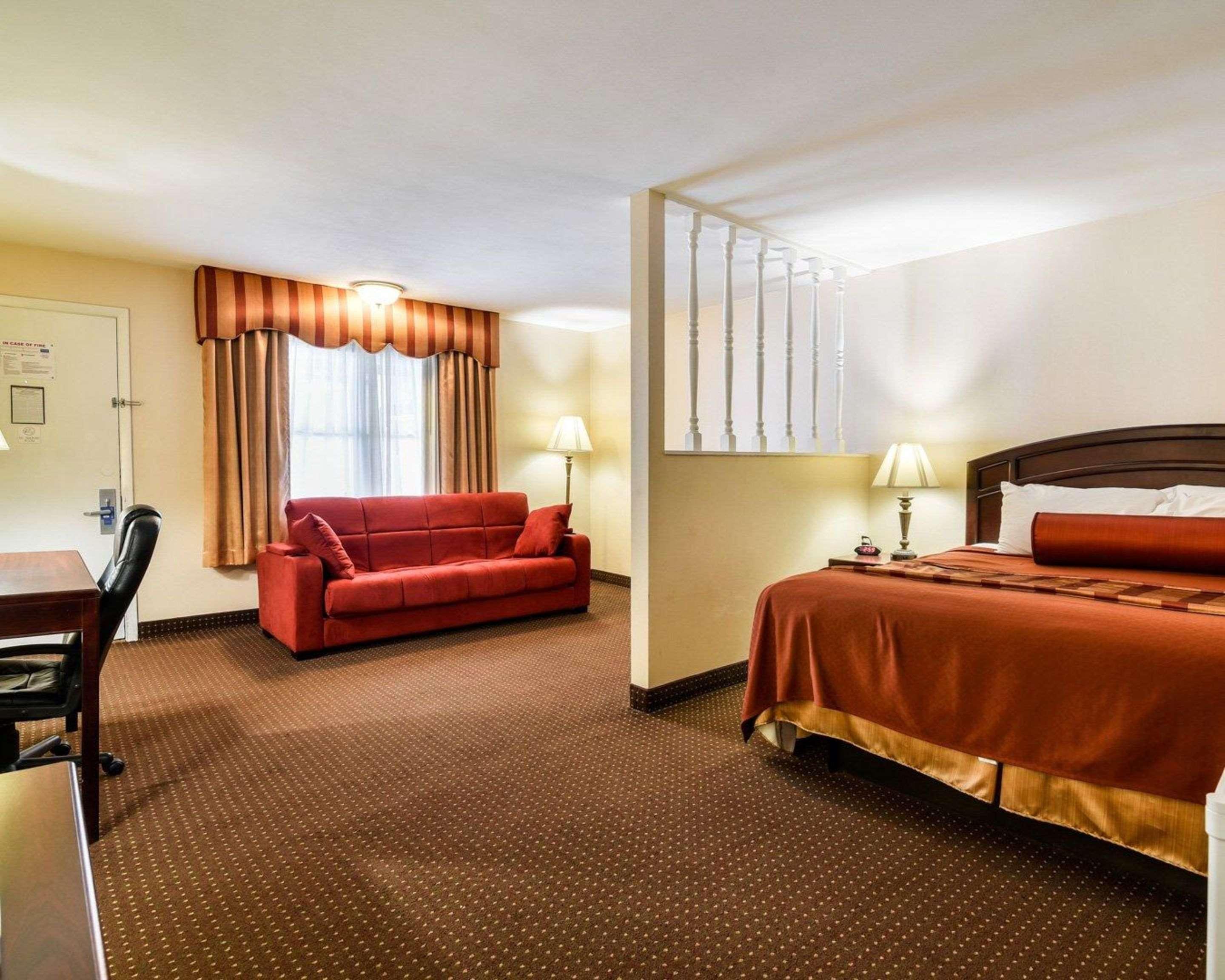 Rodeway Inn Weedsport Bagian luar foto