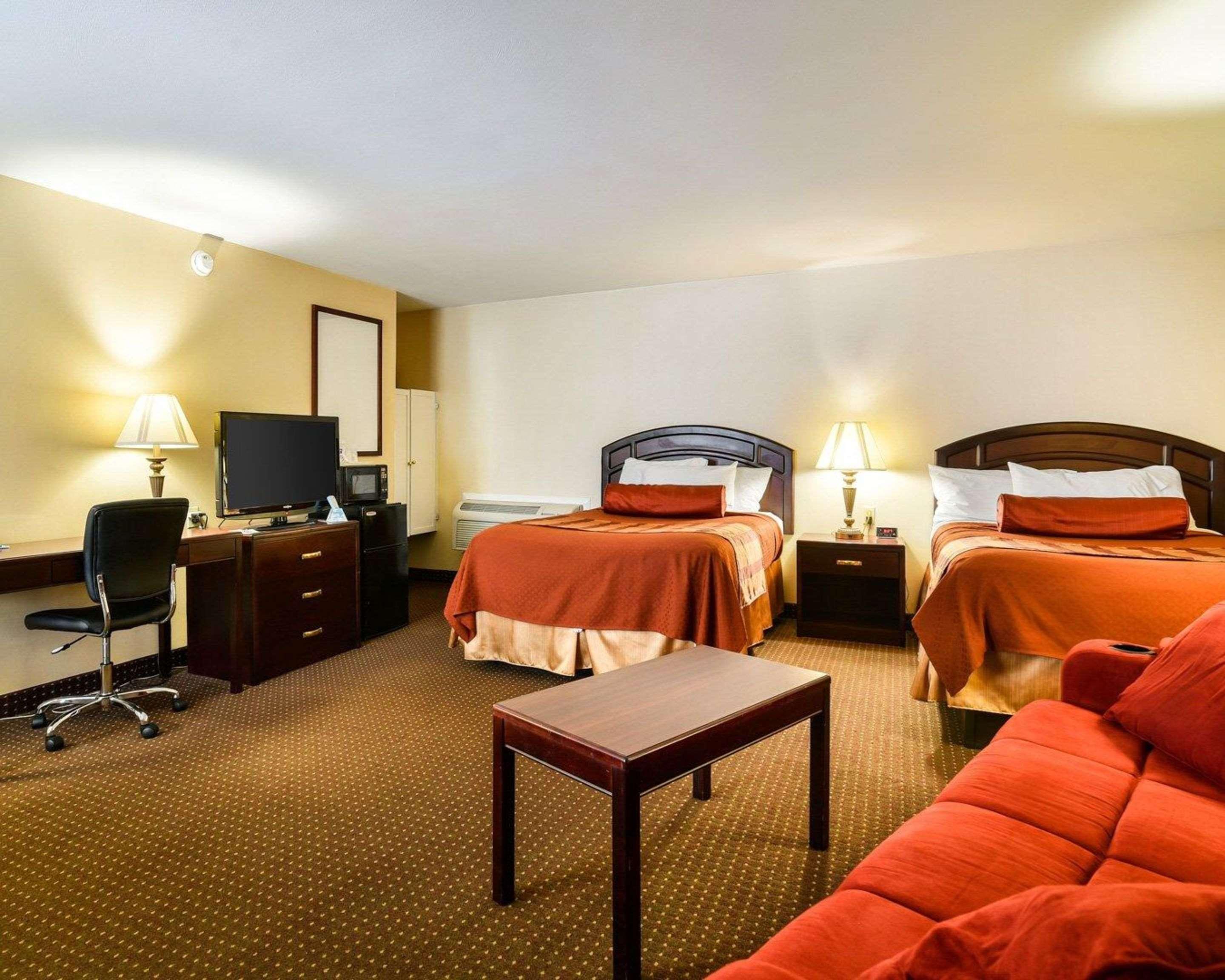 Rodeway Inn Weedsport Bagian luar foto